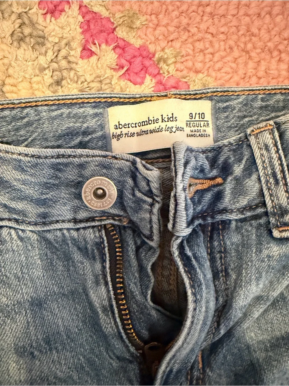 Abercrombie KIDS Blue Wide-Leg Jeans with Side Bow Detail. Size 9/10